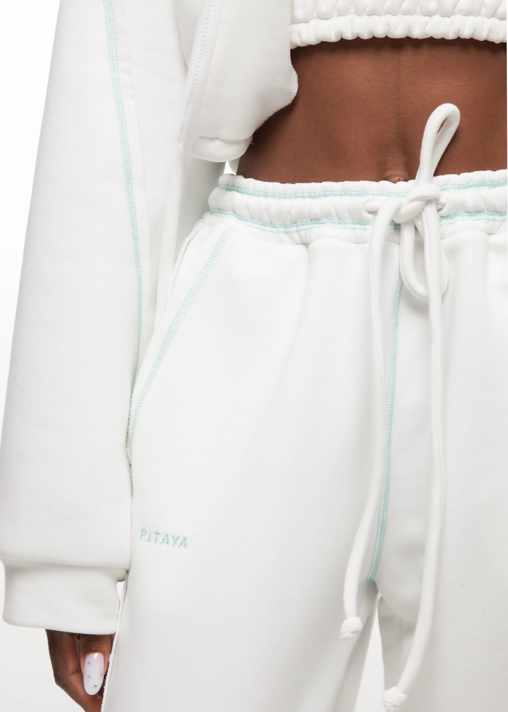 Джоггеры MILK MIAMI(МИЛК МАЯМИ) в белом цвете - 40-42 (XS-S) - Молочный